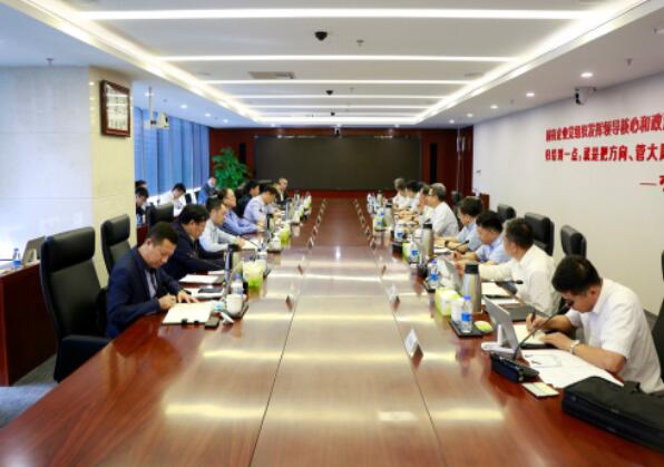 錢智民會(huì)見鞍鋼集團(tuán)董事長、黨委書記譚成旭