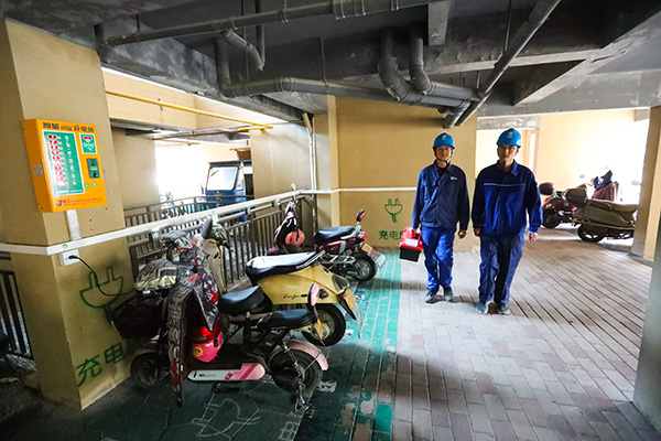 “小電驢”充電更安全了！寧?？h24393個充電接口完成升級改造