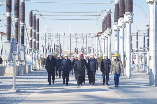 內蒙古電力集團公司董事長、黨委書記賈振國深入阿拉善電業(yè)局調研