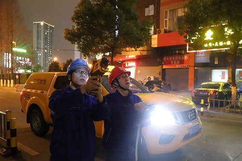 國網(wǎng)寧波市鄞州區(qū)供電：夜間特巡測溫線路，保障安全可靠供電