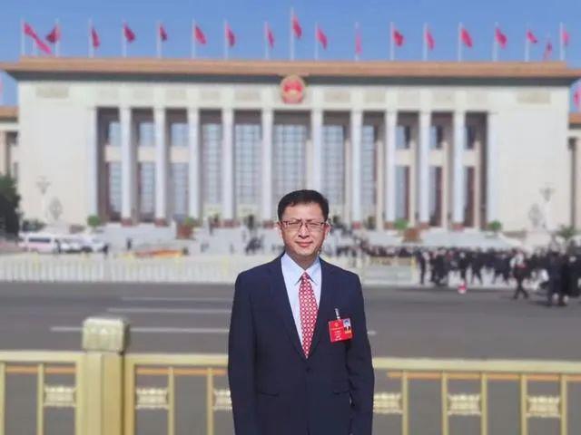 加快推動新能源行業(yè) 與人工智能融合創(chuàng)新——訪全國人大代表、樂山太陽能研究院院長姜希猛