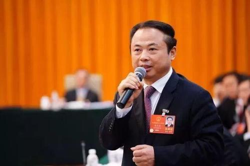 發(fā)展智慧型儲能電站 助力實(shí)現(xiàn)“碳達(dá)峰、碳中和”——訪全國人大代表、天能控股集團(tuán)董事長張?zhí)烊? width=