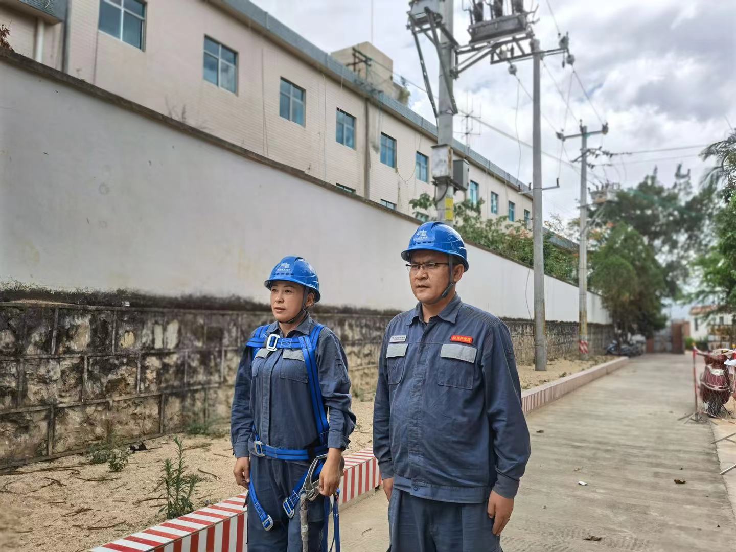 臨滄云縣供電局黨員帶頭開展崗評，促員工技能快速提升