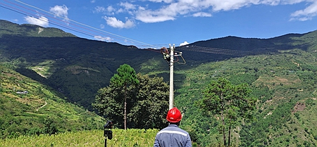 鳳慶供電局新華供電所供電火力全開，助力當(dāng)?shù)乜緹煯a(chǎn)業(yè) 穩(wěn)定發(fā)展