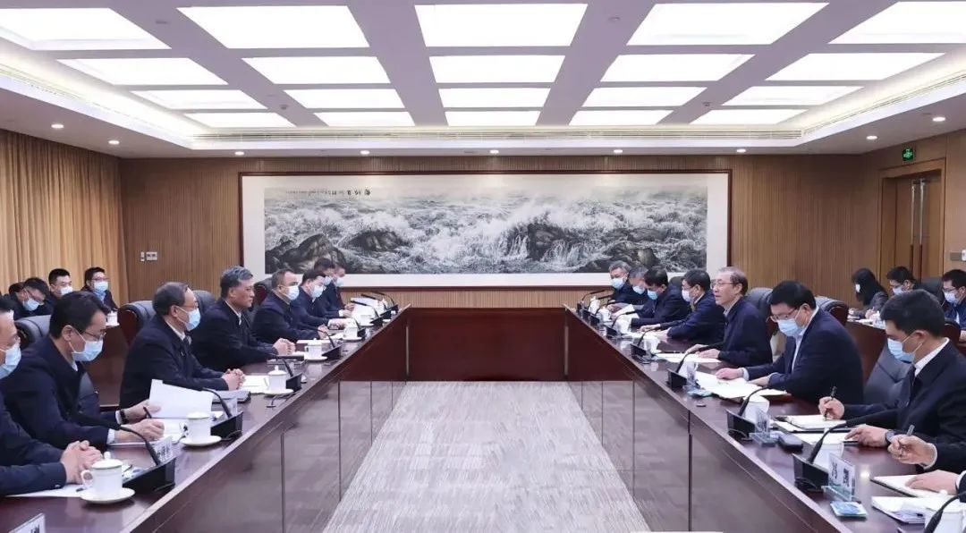 辛保安、張智剛與新疆維吾爾自治區(qū)、新疆生產(chǎn)建設(shè)兵團(tuán)領(lǐng)導(dǎo)會談