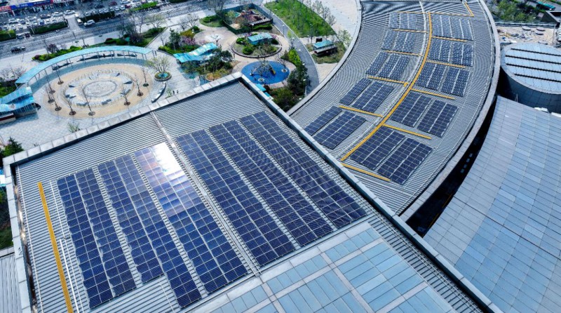 1.2MW！山東商業(yè)綜合體屋頂光伏發(fā)電項(xiàng)目并網(wǎng)發(fā)電