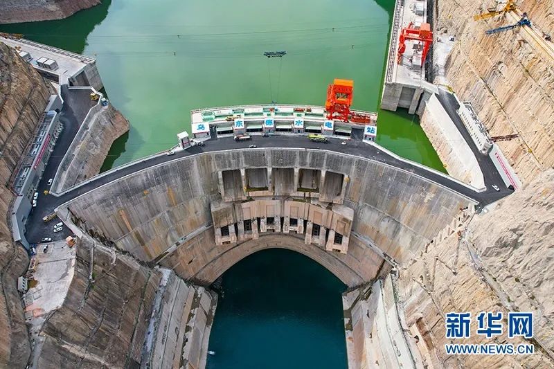 國家能源局章建華：加快推進能源轉型，大力發(fā)展風電和太陽能發(fā)電！