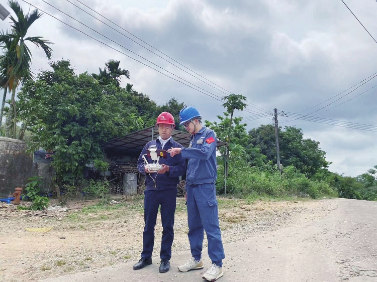 海南定安供電局實(shí)現(xiàn)10千伏線路無人機(jī)自動(dòng)巡航全覆蓋
