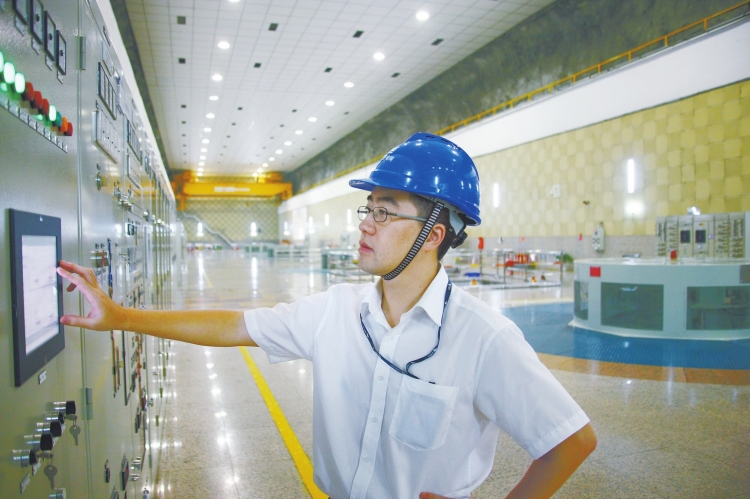 攻堅克難、敢于開拓的創(chuàng)新先鋒——記南網(wǎng)調峰調頻公司檢修試驗分公司總經(jīng)理、黨委副書記鞏宇