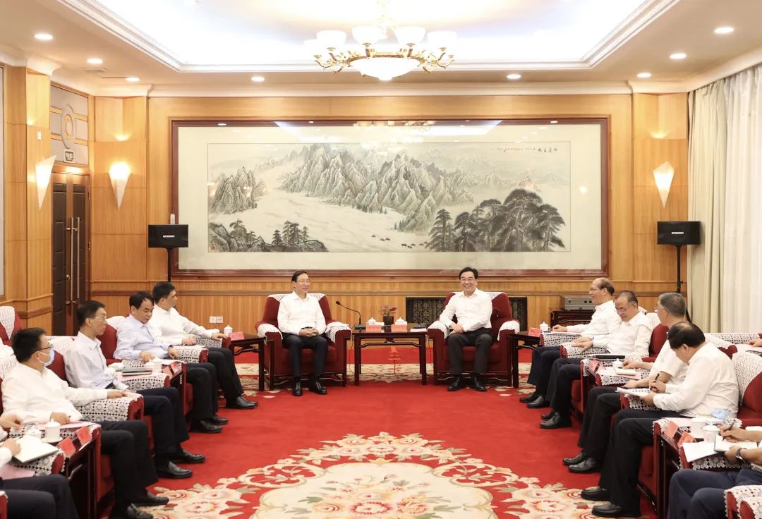 國家電網(wǎng)董事長、黨組書記辛保安與青海省委書記信長星、省長吳曉軍會(huì)談