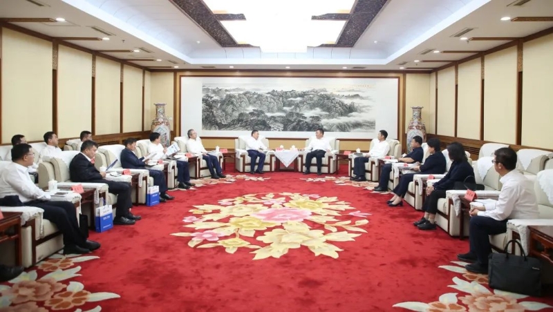 宋海良與內(nèi)蒙古自治區(qū)黨委常委、呼和浩特市委書記包鋼座談