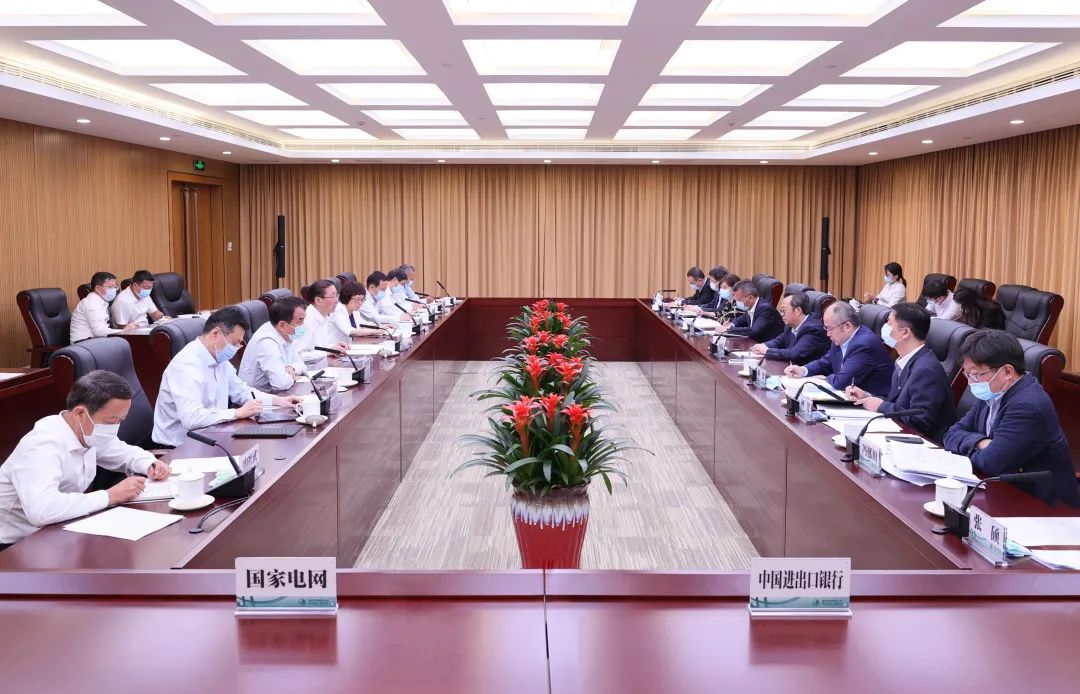 國家電網(wǎng)公司董事長、黨組書記辛保安與進(jìn)出口銀行董事長吳富林會(huì)談