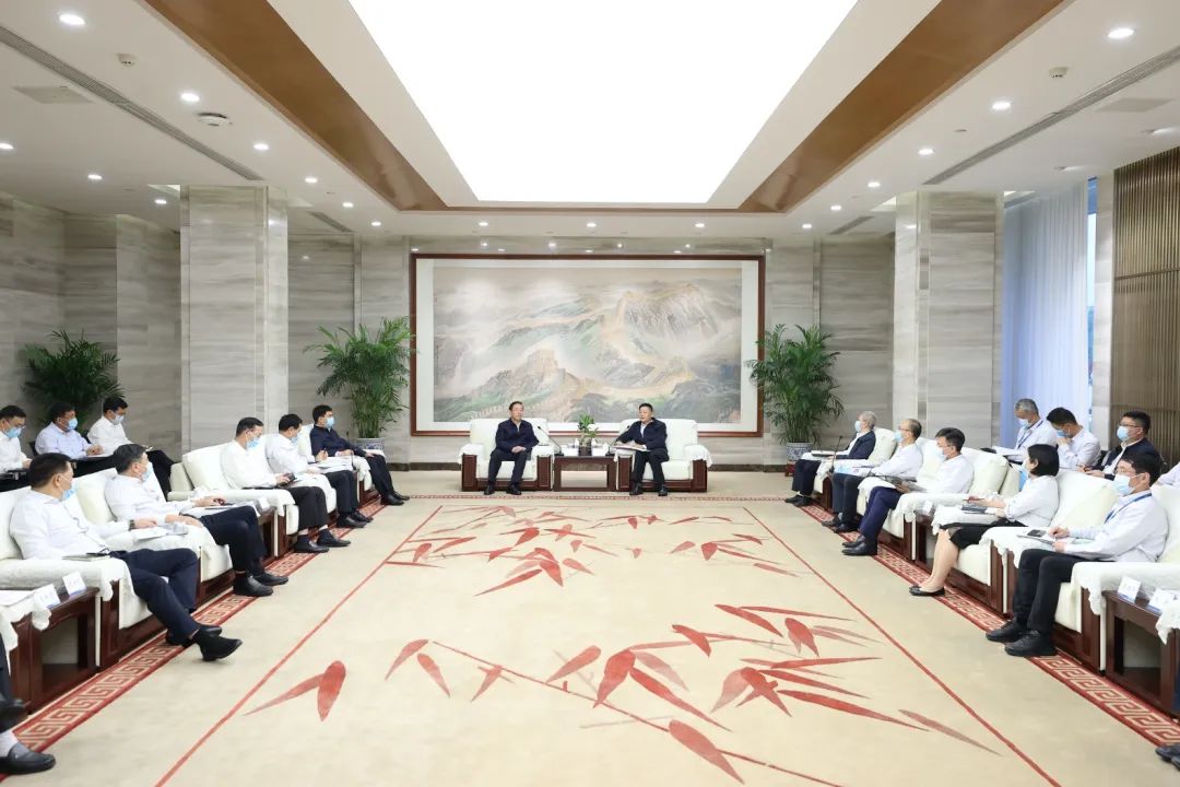 國(guó)家電網(wǎng)公司董事長(zhǎng)、黨組書辛保安與東方電氣集團(tuán)董事長(zhǎng)俞培根、總經(jīng)理徐鵬會(huì)談
