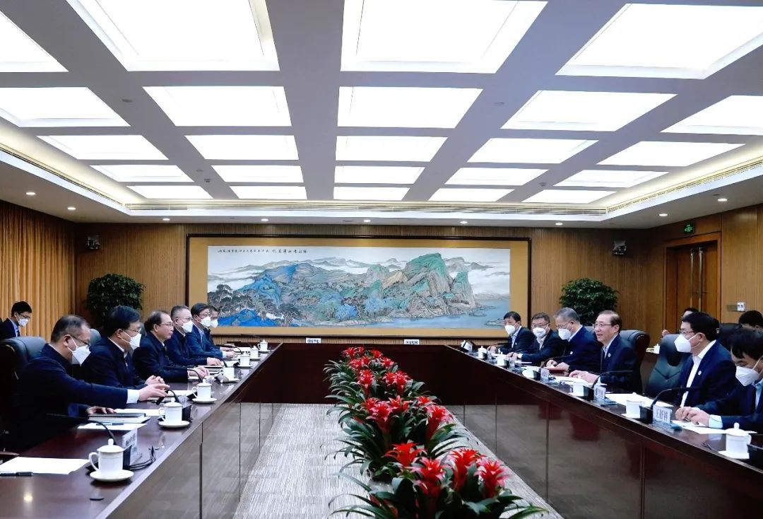 華電集團董事長江毅、總經(jīng)理葉向東與國家電網(wǎng)董事長辛保安、總經(jīng)理張智剛舉行會談