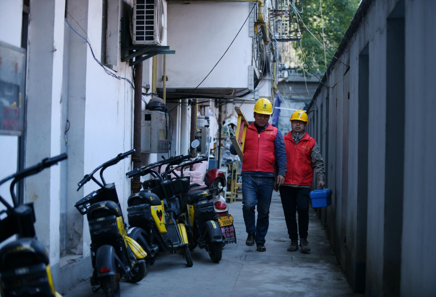 國網(wǎng)余姚市供電公司：“點亮黑樓道2.0”，借“光”照亮居民歸家路