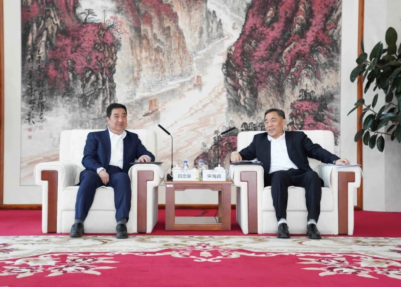 中國能建黨委書記、董事長(zhǎng)宋海良與中國電氣裝備黨委書記、董事長(zhǎng)白忠泉會(huì)談