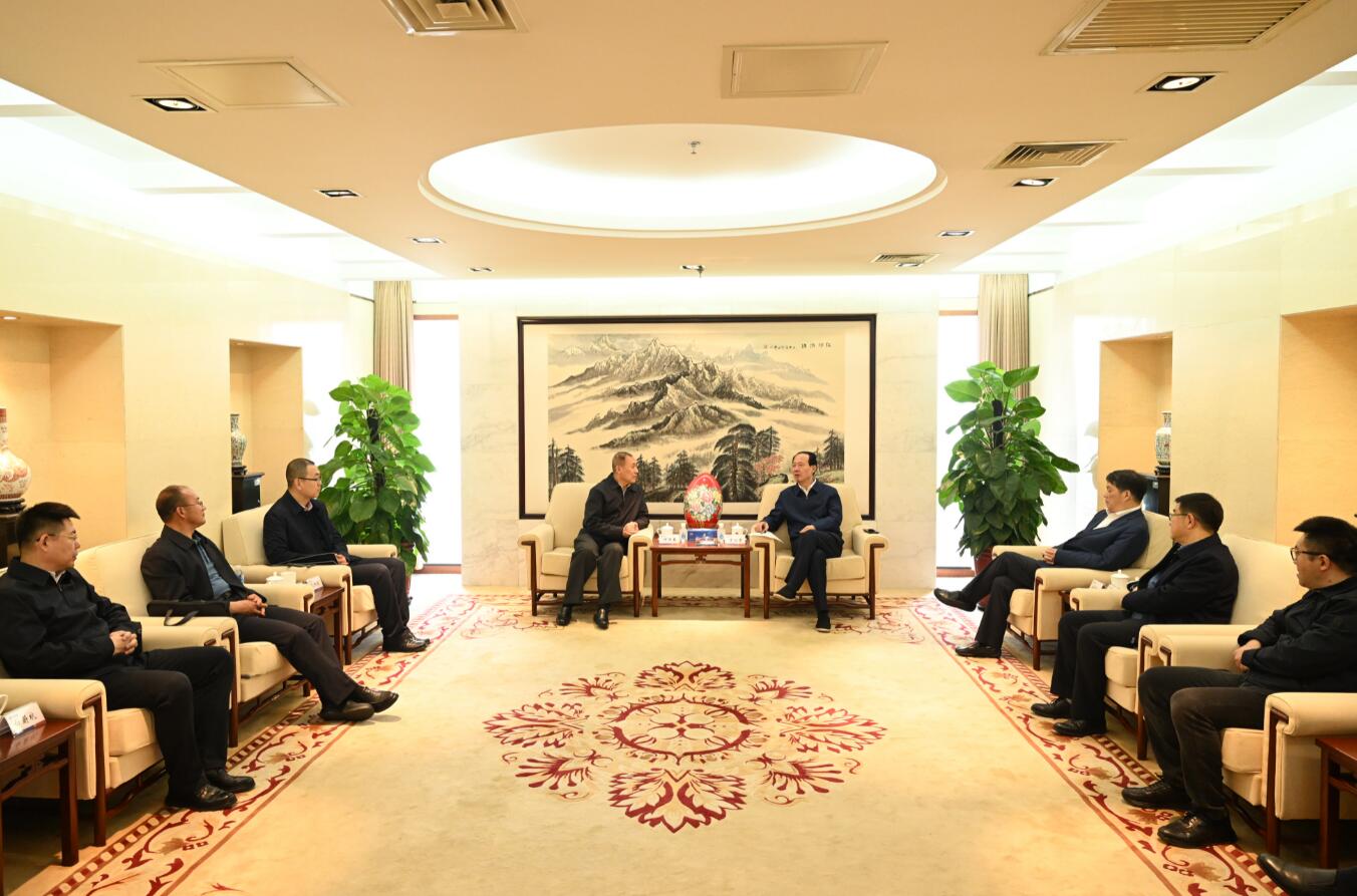 中國(guó)電建黨委書記、董事長(zhǎng)丁焰章會(huì)見內(nèi)蒙古能源集團(tuán)黨委書記、董事長(zhǎng)何雨春