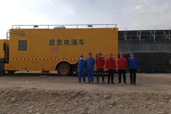 烏海市千里山供電公司：保電路上，我們一直在