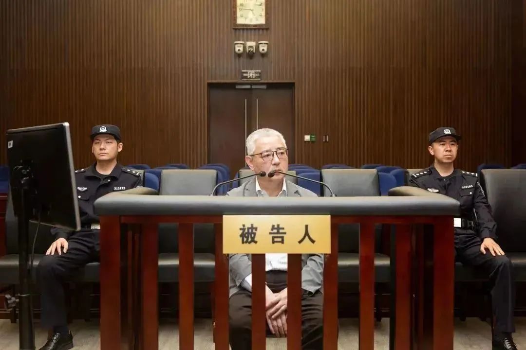 被控受賄1.56億，原上海電氣集團(tuán)股份有限公司總裁、董事長(zhǎng)鄭建華受審