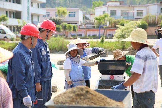 貴州貞豐機(jī)械化育秧抓農(nóng)時 電力“三?！敝焊? width=