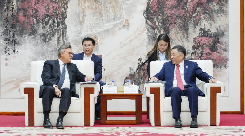 中國(guó)能建黨委書記、董事長(zhǎng)宋海良與渣打集團(tuán)主席韋浩思會(huì)談