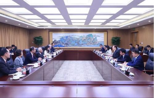 國(guó)家電網(wǎng)與香港中電集團(tuán)推動(dòng)清潔能源開(kāi)發(fā)利用、促進(jìn)新能源發(fā)展等方面深化合作