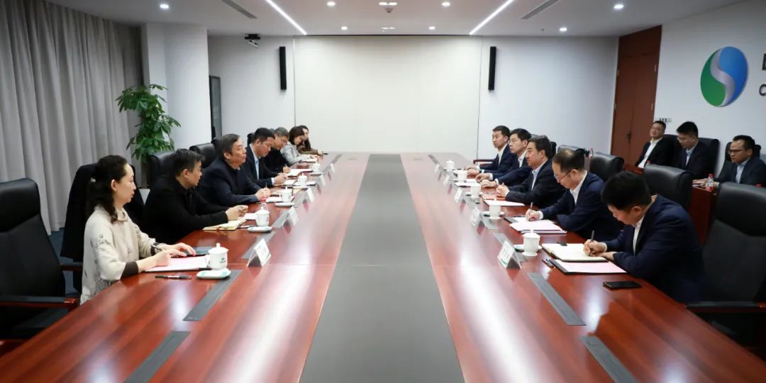 中國電氣裝備黨委書記、董事長白忠泉會見上海市經(jīng)濟和信息化委員會副主任戎之勤