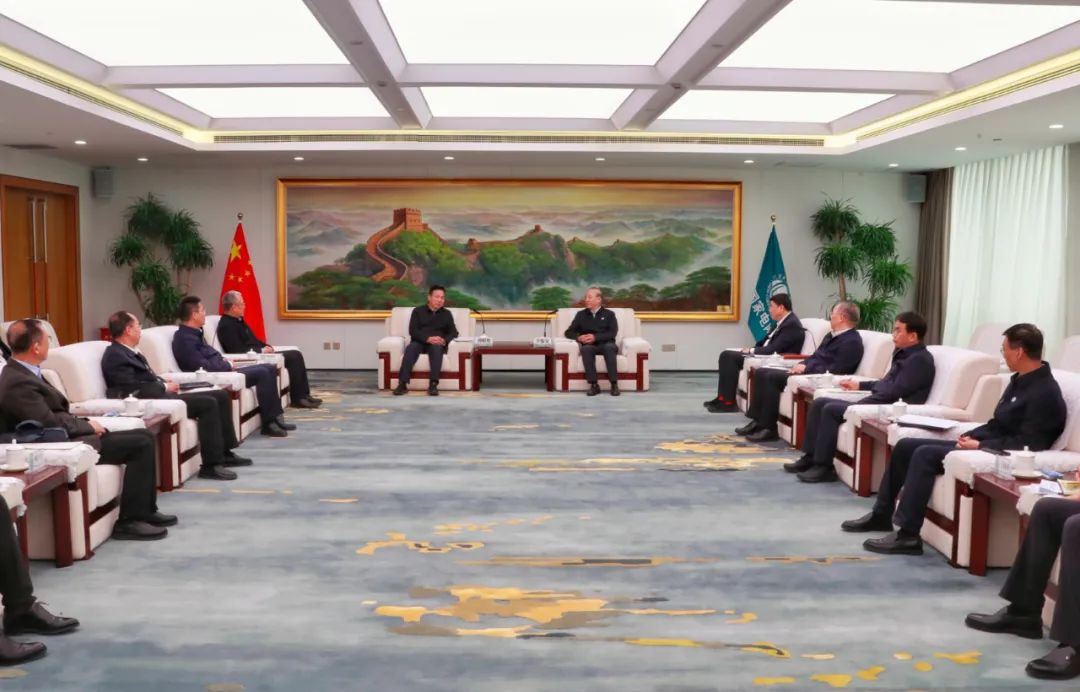 劉明勝、栗寶卿與國(guó)家電網(wǎng)董事長(zhǎng)辛保安、總經(jīng)理張智剛會(huì)談