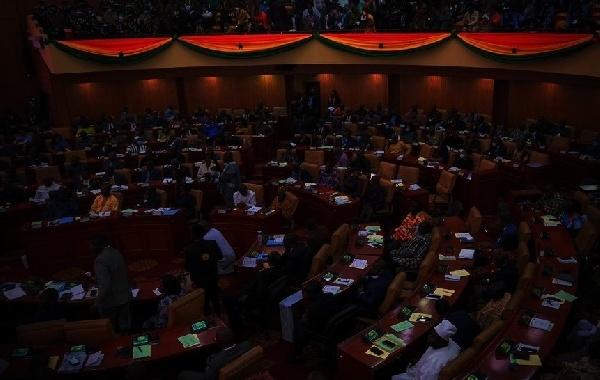 英媒：加納議會欠電費，電力公司拉閘打斷國情咨文