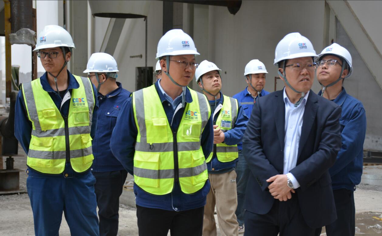 中國能建建筑集團(tuán)黨委副書記、總經(jīng)理羅耕能到正寧百萬項(xiàng)目指導(dǎo)調(diào)研