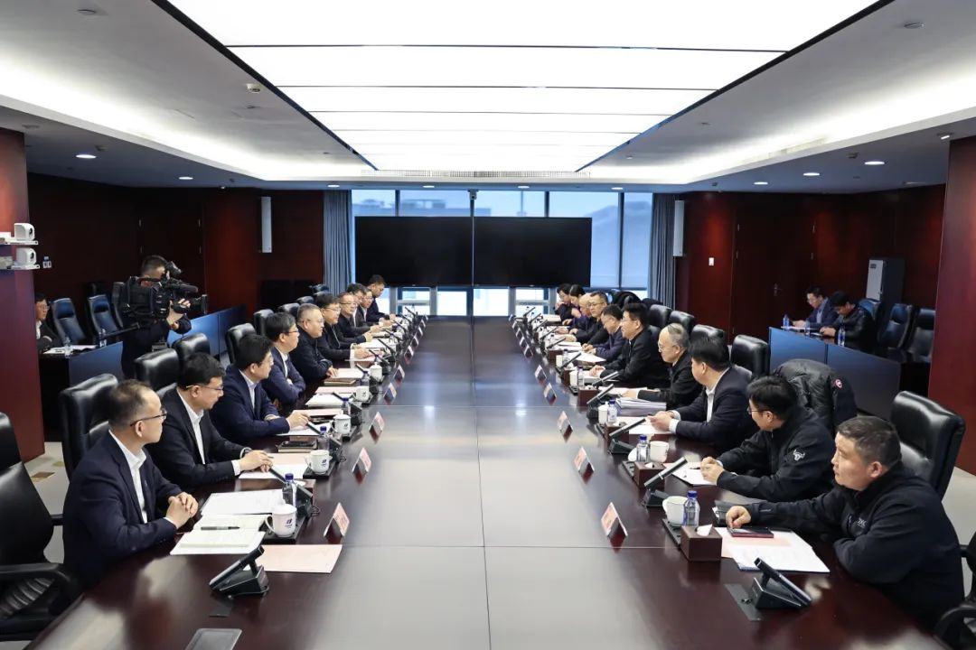 華電集團黨組副書記、總經(jīng)理葉向東與北京市副市長高朋舉行會談