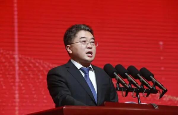 “垃圾大王”嚴(yán)圣軍，拿啥完成近千億投資?
