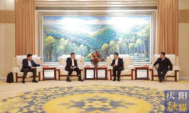 慶陽市委書記黃澤元、市長(zhǎng)周繼軍與山東能源集團(tuán)黨委書記、董事長(zhǎng)李偉一行座談