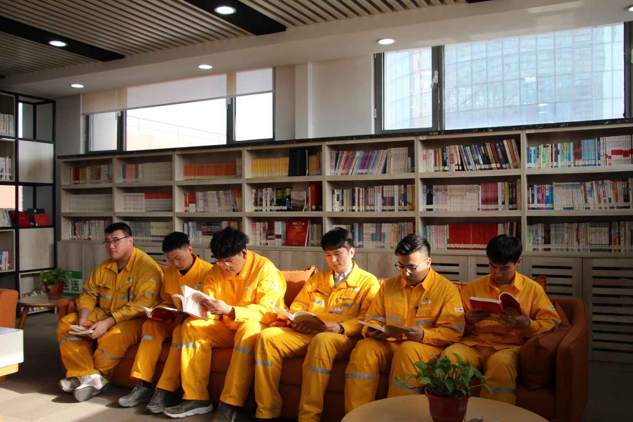華潤電力盤錦公司“學習百年黨史、誦讀紅色經(jīng)典”青年讀書分享活動