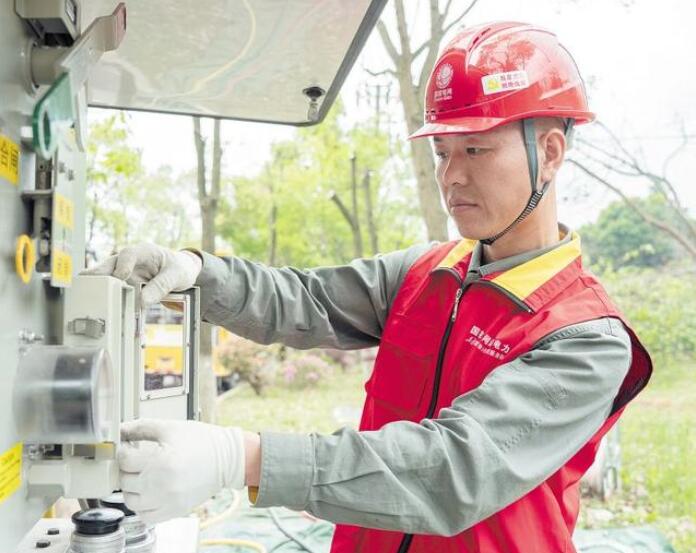 賀彪：星城萬家燈火，“帶電護(hù)衛(wèi)”用心守候