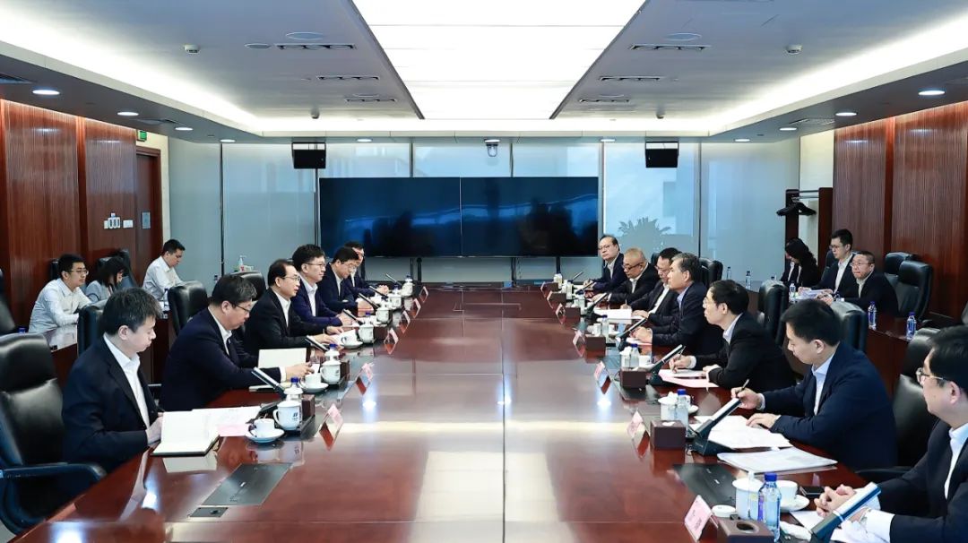 華電集團黨組書記、董事長江毅與中國太平保險集團黨委書記、董事長王思東舉行會談