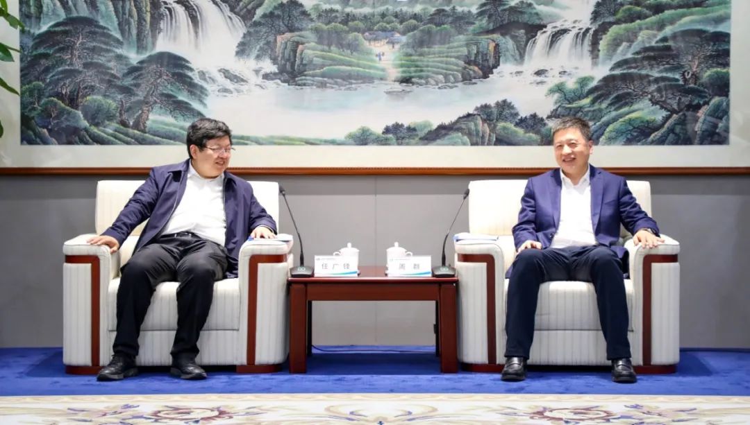 中國電氣裝備黨委副書記、總經(jīng)理周群會見濟南市副市長任廣鋒