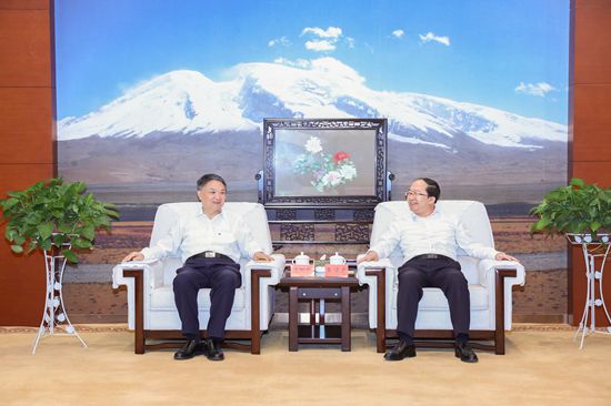 華能集團(tuán)有限公司黨組書記、董事長溫樞剛拜會克州黨委書記王學(xué)東