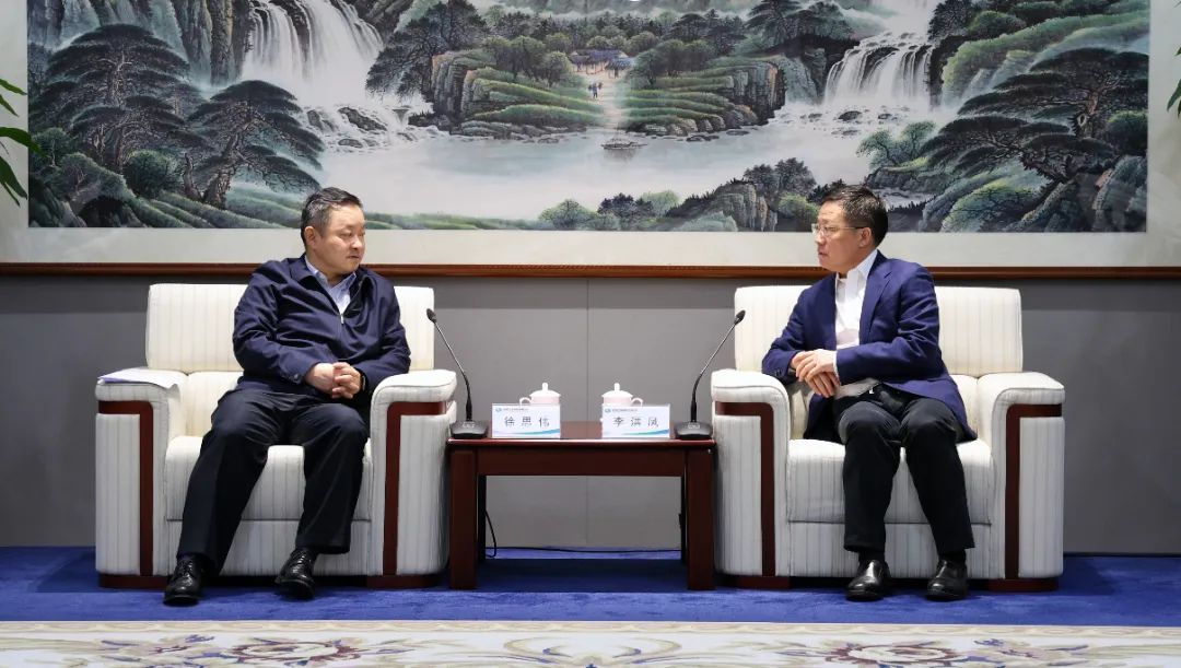 中國(guó)電氣裝備黨委書記、董事長(zhǎng)李洪鳳會(huì)見中國(guó)國(guó)新黨委書記、董事長(zhǎng)徐思偉