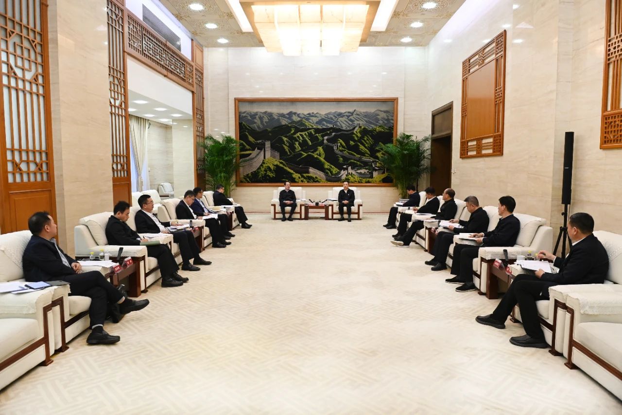 大唐集團黨組書記、董事長鄒磊與中國電建黨委書記、董事長丁焰章會談