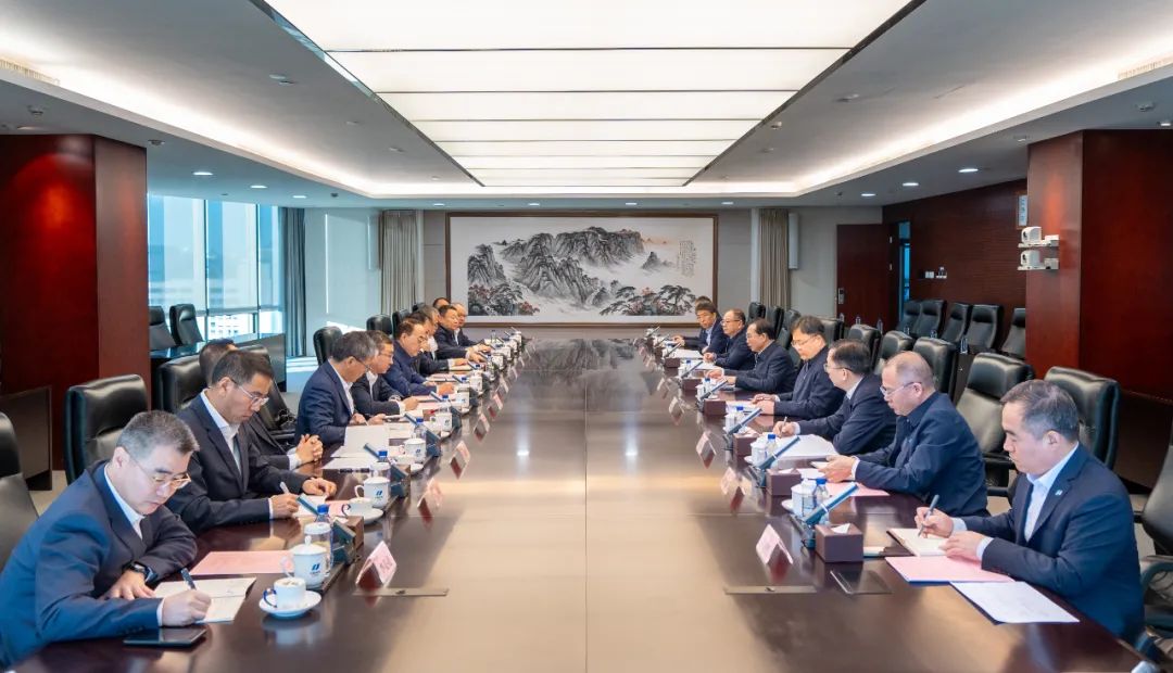 華電集團(tuán)黨組書記、董事長(zhǎng)江毅會(huì)見(jiàn)中國(guó)中車黨委書記、董事長(zhǎng)孫永才