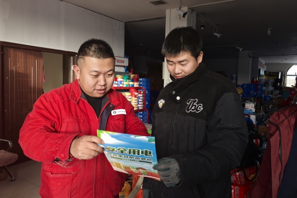 內蒙古電力集團烏海千里山供電公司蒙電愛心光明行，用電無憂進社區(qū)