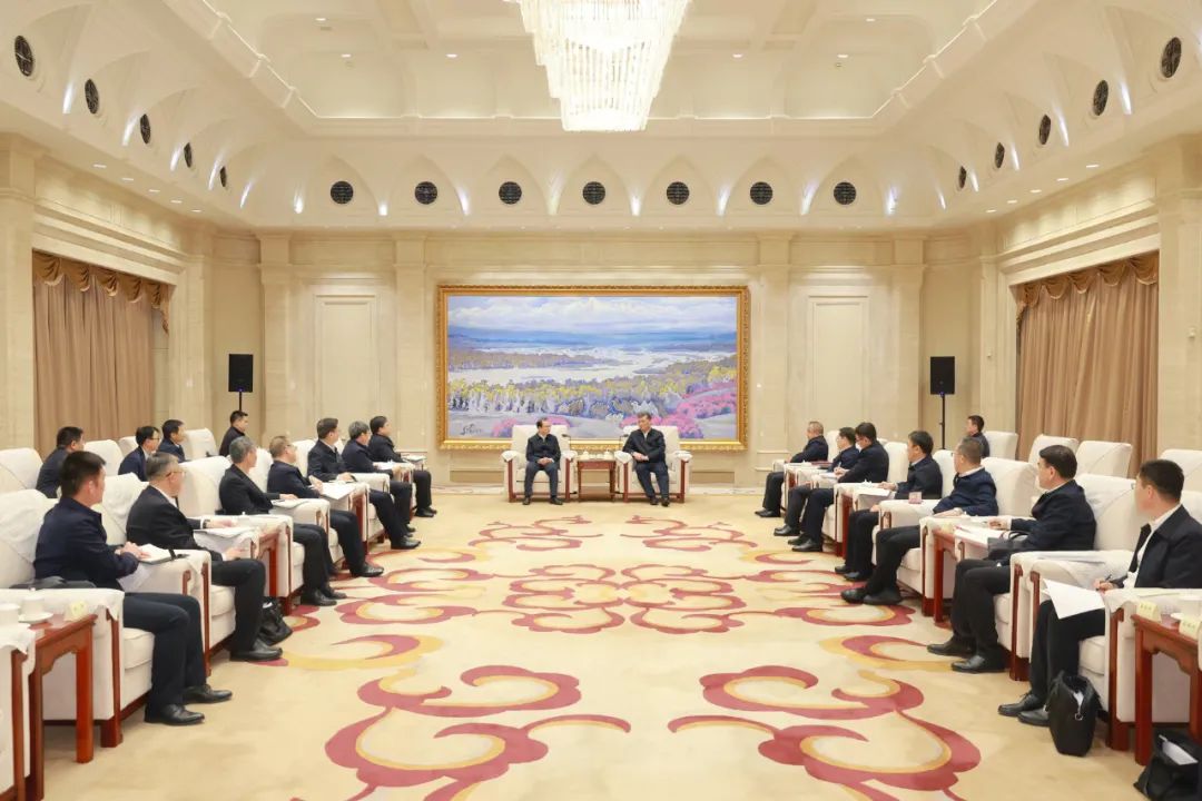 華電集團黨組書記、董事長江毅與新疆維吾爾自治區(qū)主要領(lǐng)導(dǎo)舉行會談