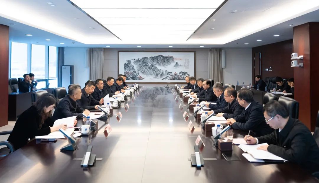 華電集團董事長江毅、總經(jīng)理葉向東與哈電集團董事長曹志安、總經(jīng)理黃偉舉行會談
