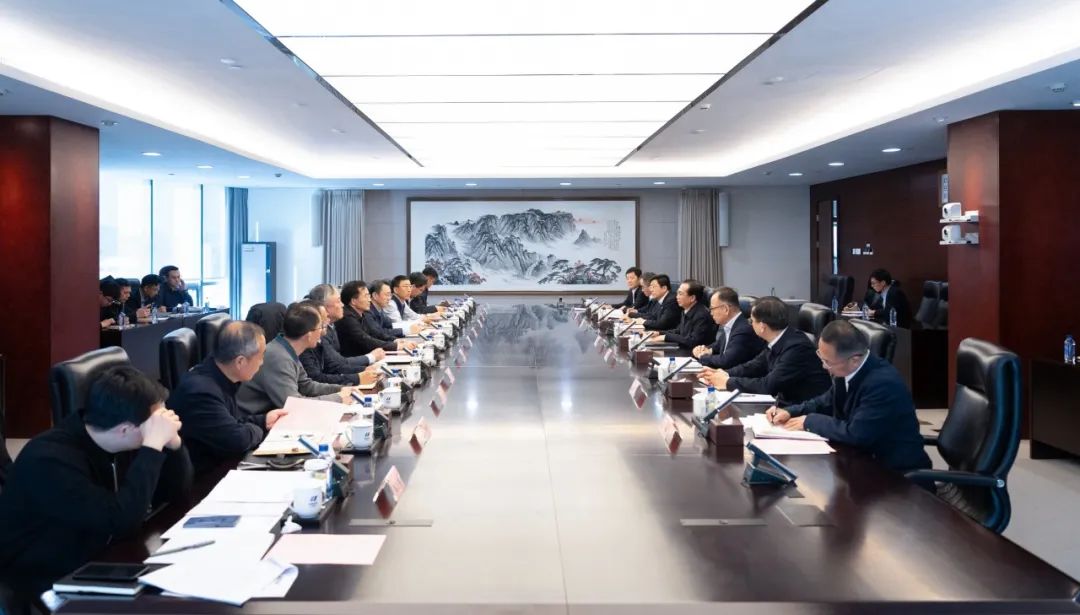 華電集團(tuán)董事長、黨組書記江毅與北京市政府黨組成員、副市長文獻(xiàn)舉行會談